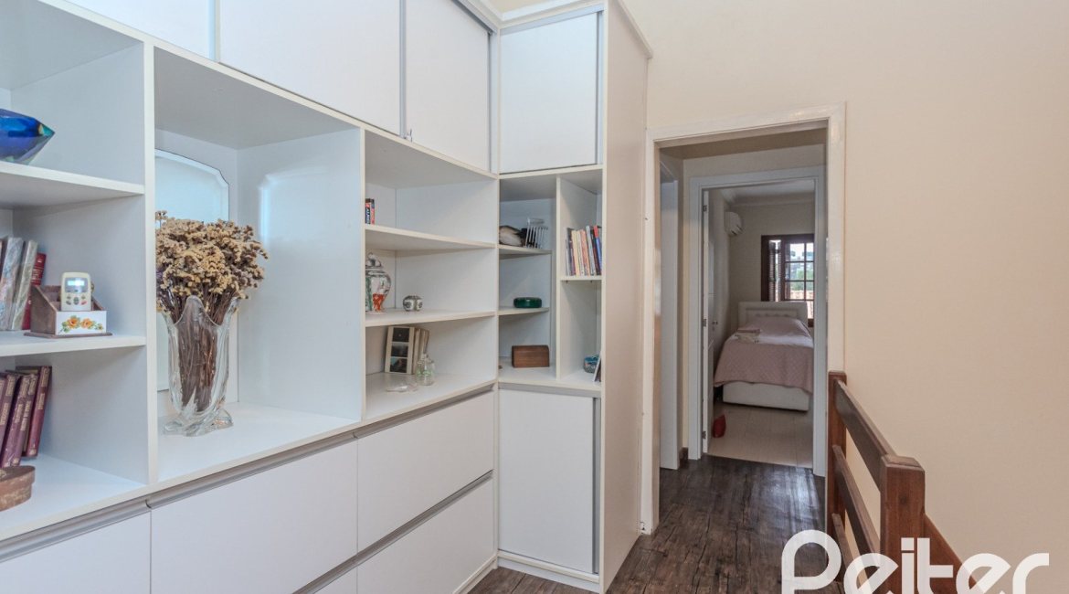 Casa em Condomínio à venda com 159m², 3 dormitórios, 1 suíte, 2 vagas, no bairro Tristeza em PORTO ALEGRE