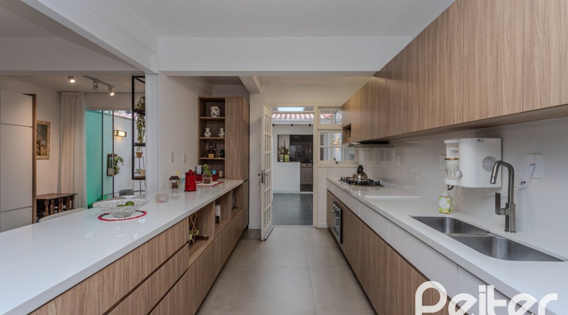 Casa em Condomínio à venda com 159m², 3 dormitórios, 1 suíte, 2 vagas, no bairro Tristeza em PORTO ALEGRE