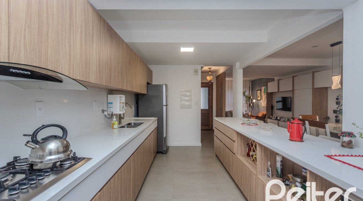 Casa em Condomínio à venda com 159m², 3 dormitórios, 1 suíte, 2 vagas, no bairro Tristeza em PORTO ALEGRE