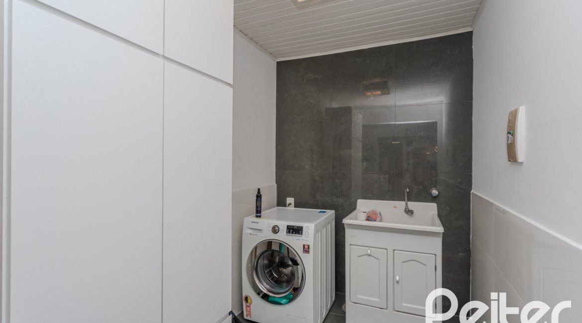 Casa em Condomínio à venda com 159m², 3 dormitórios, 1 suíte, 2 vagas, no bairro Tristeza em PORTO ALEGRE