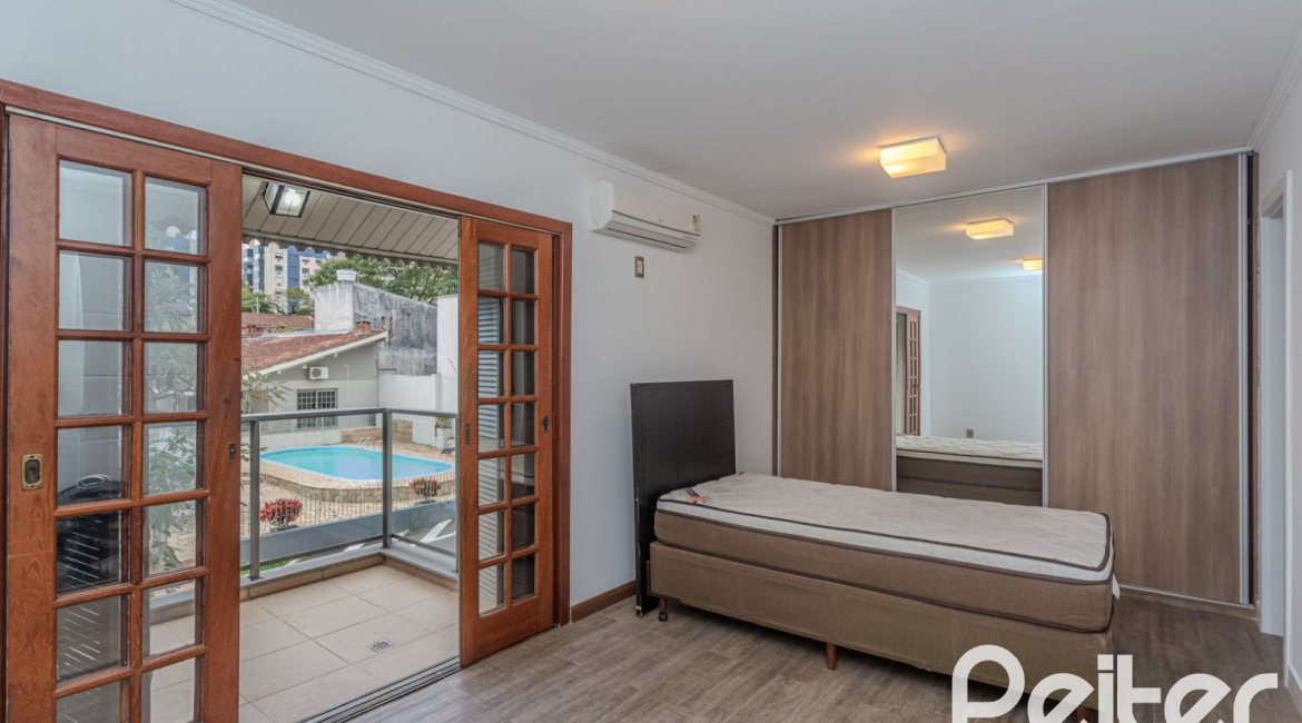 Casa em Condomínio à venda com 159m², 3 dormitórios, 1 suíte, 2 vagas, no bairro Tristeza em PORTO ALEGRE