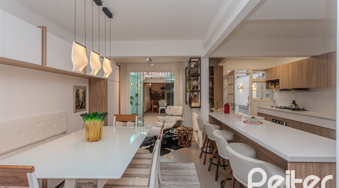 Casa em Condomínio à venda com 159m², 3 dormitórios, 1 suíte, 2 vagas, no bairro Tristeza em PORTO ALEGRE