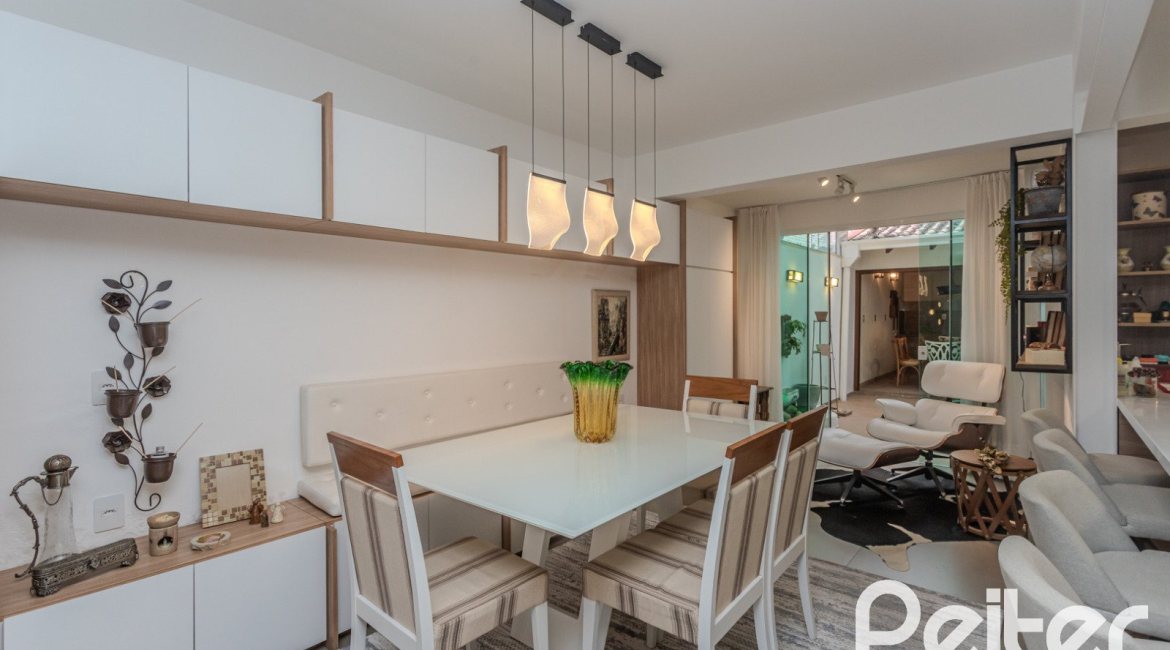 Casa em Condomínio à venda com 159m², 3 dormitórios, 1 suíte, 2 vagas, no bairro Tristeza em PORTO ALEGRE