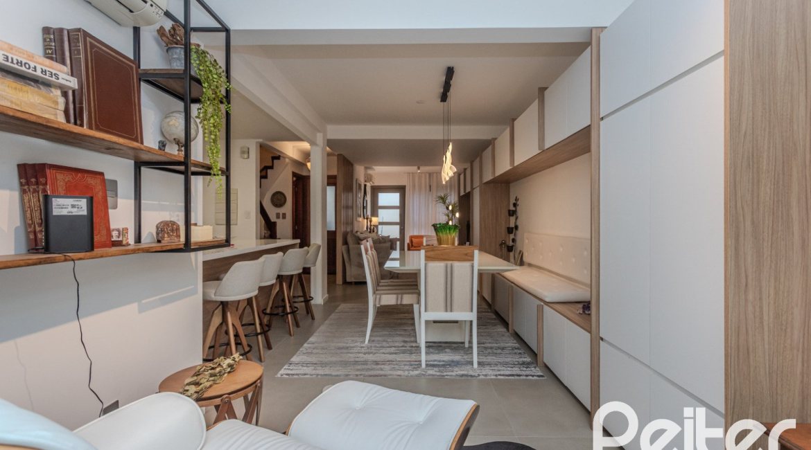 Casa em Condomínio à venda com 159m², 3 dormitórios, 1 suíte, 2 vagas, no bairro Tristeza em PORTO ALEGRE