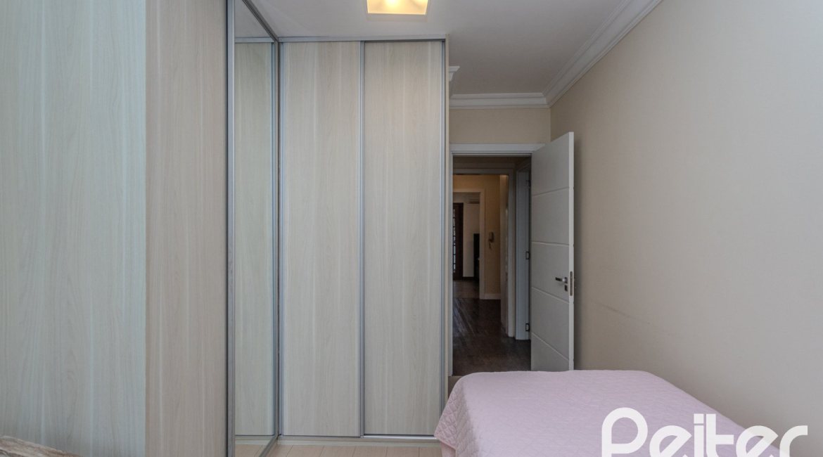 Casa em Condomínio à venda com 159m², 3 dormitórios, 1 suíte, 2 vagas, no bairro Tristeza em PORTO ALEGRE