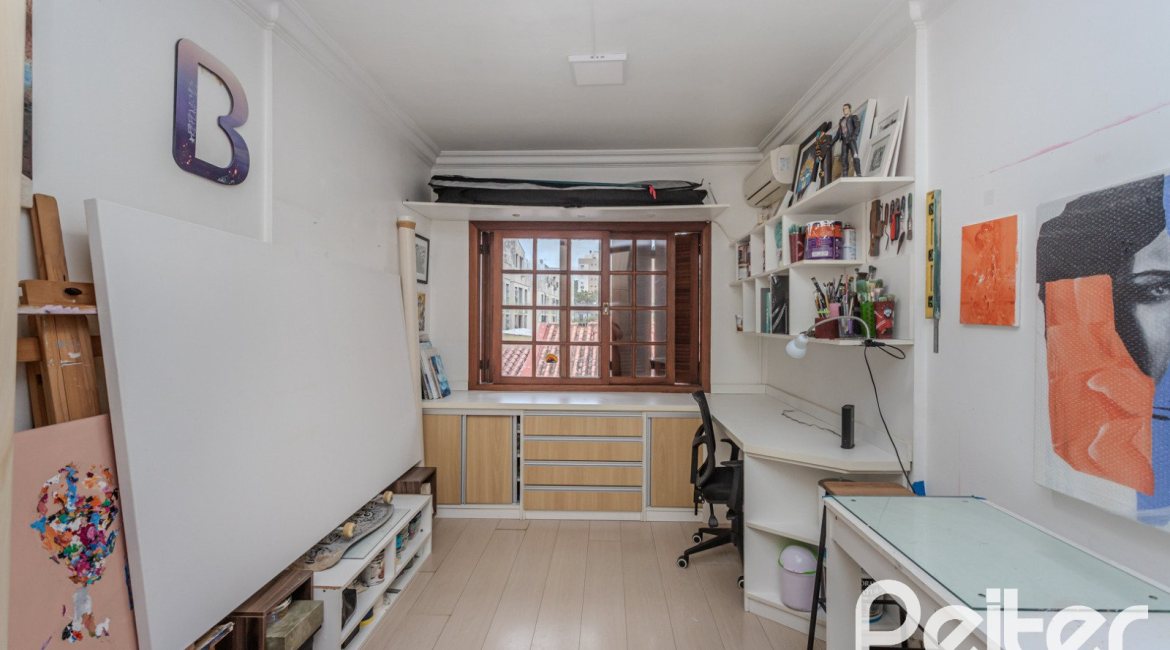 Casa em Condomínio à venda com 159m², 3 dormitórios, 1 suíte, 2 vagas, no bairro Tristeza em PORTO ALEGRE