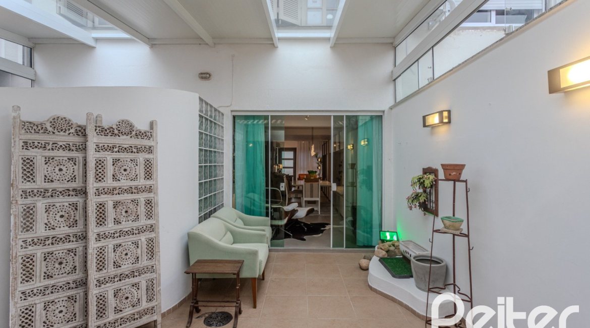 Casa em Condomínio à venda com 159m², 3 dormitórios, 1 suíte, 2 vagas, no bairro Tristeza em PORTO ALEGRE