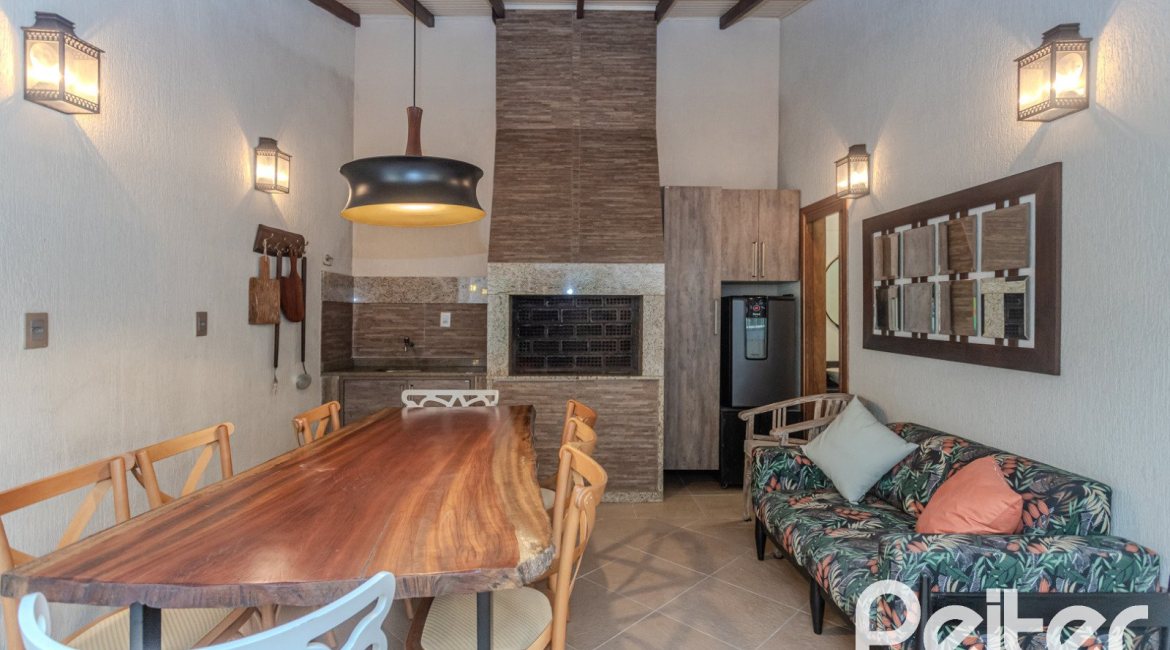 Casa em Condomínio à venda com 159m², 3 dormitórios, 1 suíte, 2 vagas, no bairro Tristeza em PORTO ALEGRE