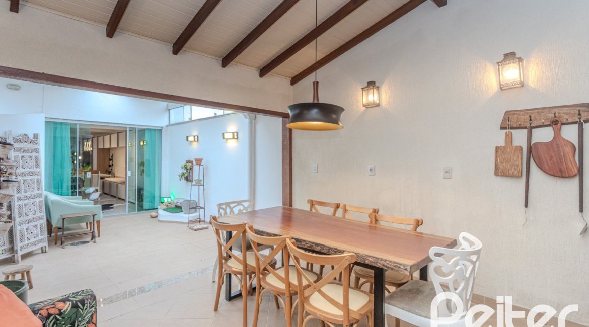 Casa em Condomínio à venda com 159m², 3 dormitórios, 1 suíte, 2 vagas, no bairro Tristeza em PORTO ALEGRE
