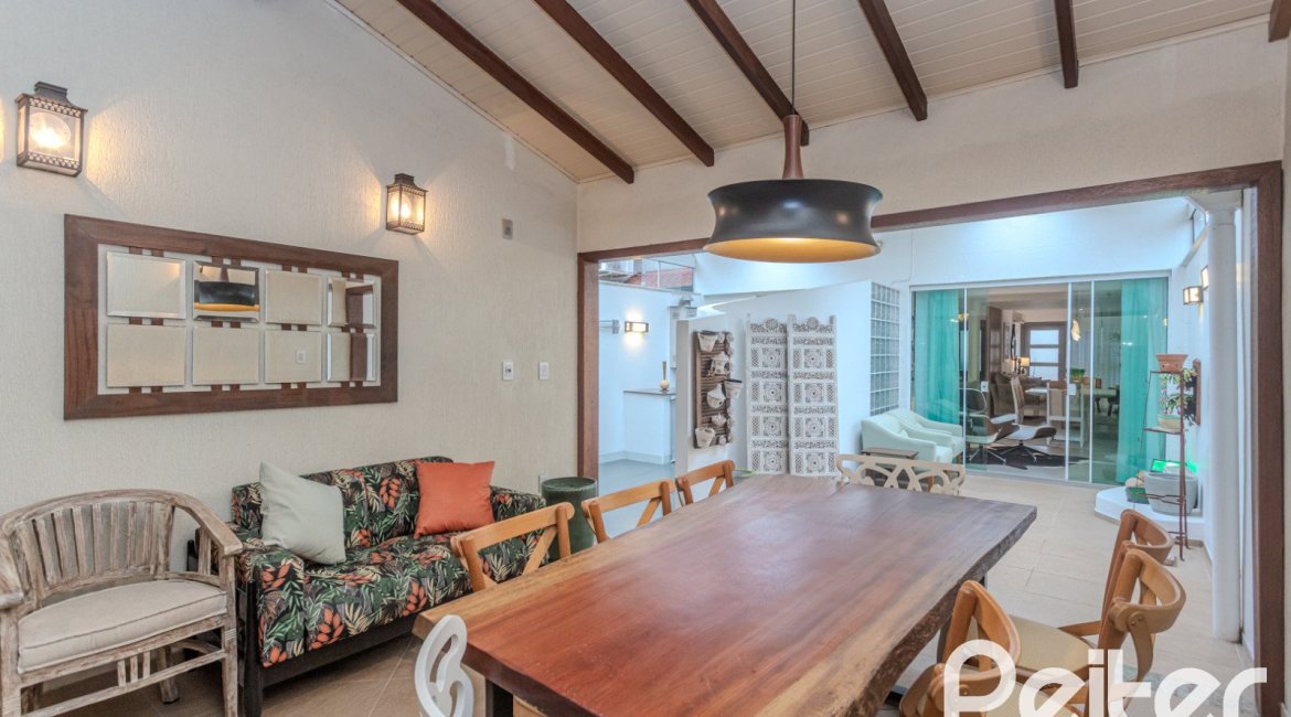 Casa em Condomínio à venda com 159m², 3 dormitórios, 1 suíte, 2 vagas, no bairro Tristeza em PORTO ALEGRE