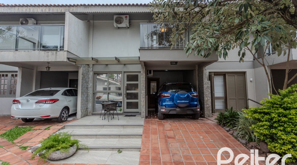 Casa em Condomínio à venda com 159m², 3 dormitórios, 1 suíte, 2 vagas, no bairro Tristeza em PORTO ALEGRE