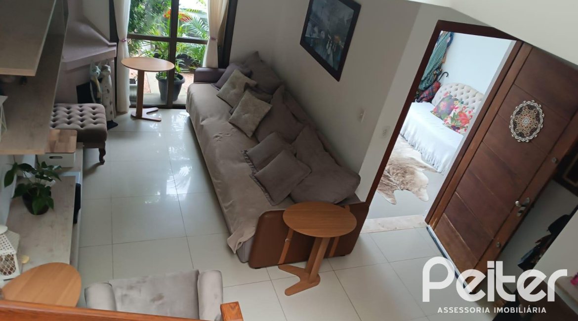 Casa à venda com 139m², 3 dormitórios, 1 suíte, 1 vaga, no bairro Hípica em Porto Alegre