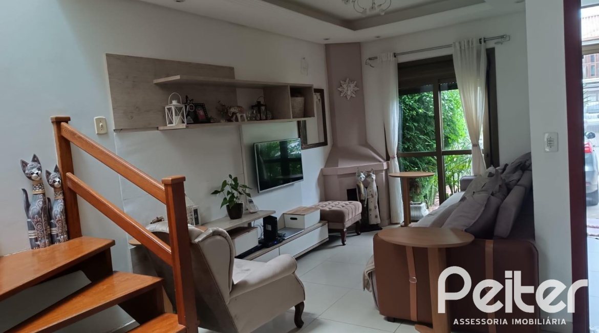 Casa à venda com 139m², 3 dormitórios, 1 suíte, 1 vaga, no bairro Hípica em Porto Alegre