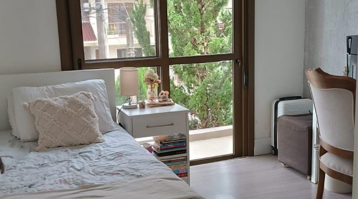 Casa à venda com 139m², 3 dormitórios, 1 suíte, 1 vaga, no bairro Hípica em Porto Alegre