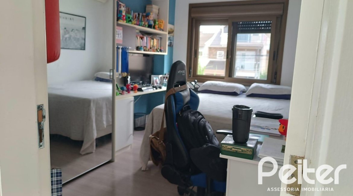 Casa à venda com 139m², 3 dormitórios, 1 suíte, 1 vaga, no bairro Hípica em Porto Alegre