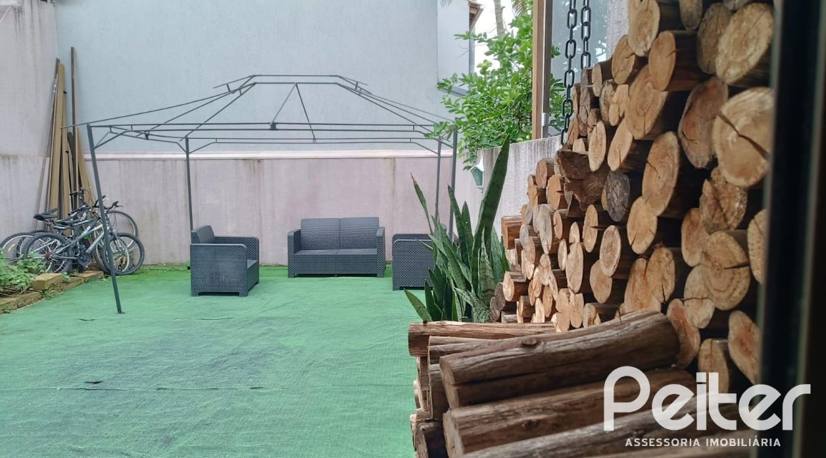 Casa à venda com 139m², 3 dormitórios, 1 suíte, 1 vaga, no bairro Hípica em Porto Alegre