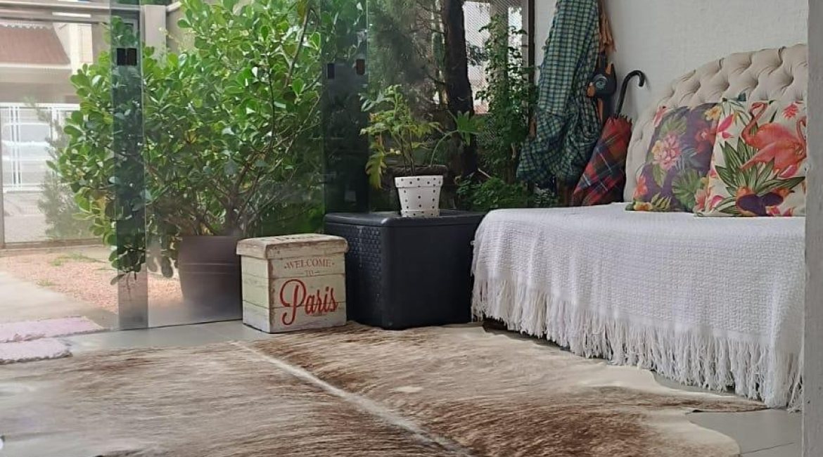 Casa à venda com 139m², 3 dormitórios, 1 suíte, 1 vaga, no bairro Hípica em Porto Alegre