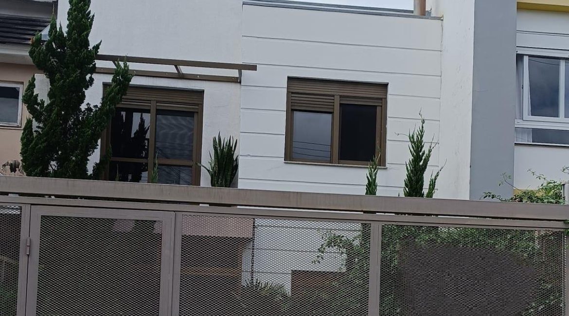 Casa à venda com 139m², 3 dormitórios, 1 suíte, 1 vaga, no bairro Hípica em Porto Alegre