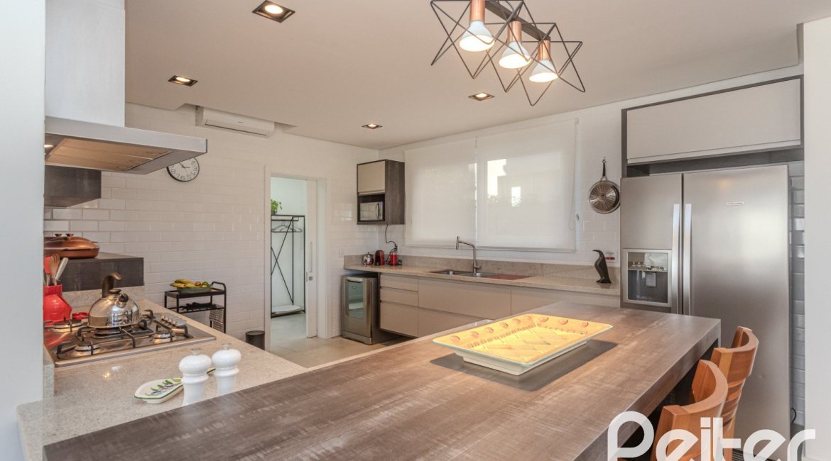 Casa em Condomínio à venda com 441m², 4 dormitórios, 4 suítes, 3 vagas, no bairro Alphaville em PORTO ALEGRE