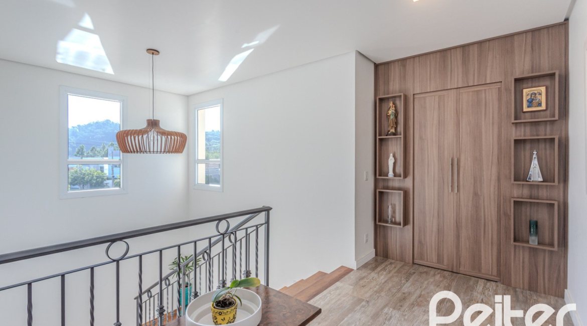 Casa em Condomínio à venda com 441m², 4 dormitórios, 4 suítes, 3 vagas, no bairro Alphaville em PORTO ALEGRE