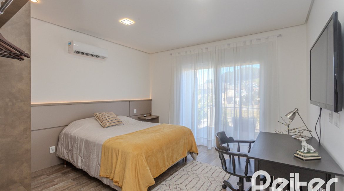 Casa em Condomínio à venda com 441m², 4 dormitórios, 4 suítes, 3 vagas, no bairro Alphaville em PORTO ALEGRE