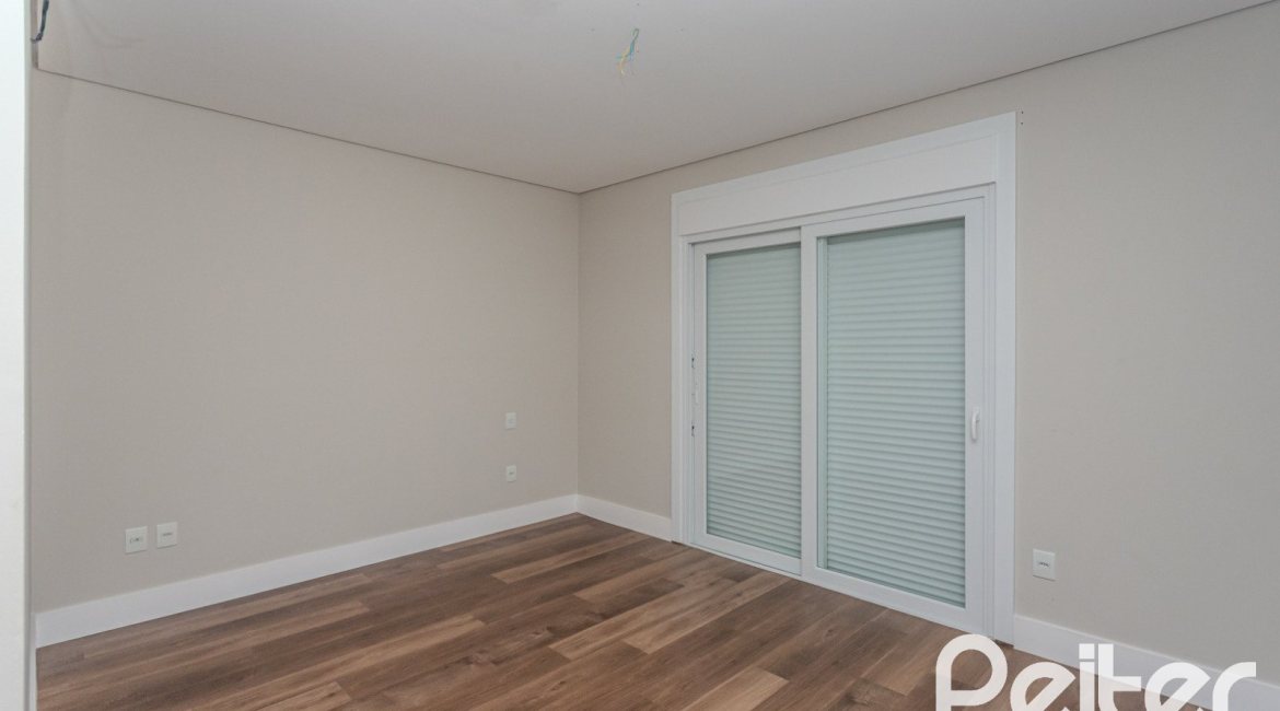 Apartamento à venda com 161m², 3 dormitórios, 3 suítes, 3 vagas, no bairro Cristal em Porto Alegre