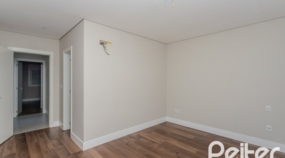 Apartamento à venda com 161m², 3 dormitórios, 3 suítes, 3 vagas, no bairro Cristal em Porto Alegre