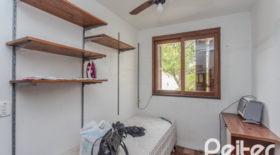 Casa à venda com 248m², 3 dormitórios, 1 suíte, 4 vagas, no bairro Ipanema em Porto Alegre