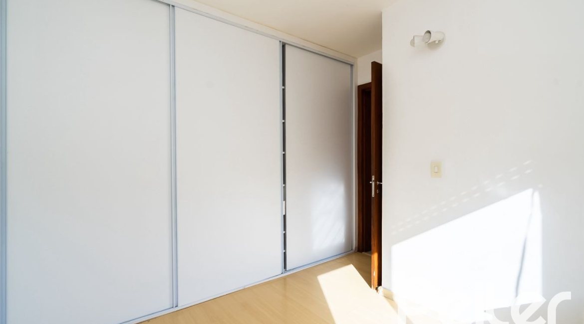 Apartamento à venda com 55m², 2 dormitórios, 1 vaga, no bairro Sarandi em Porto Alegre