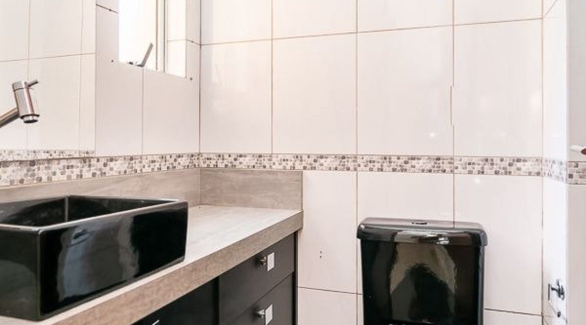 Apartamento à venda com 55m², 2 dormitórios, 1 vaga, no bairro Sarandi em Porto Alegre