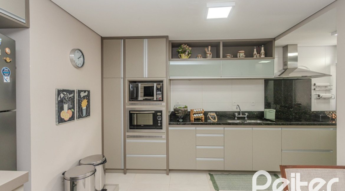 Apartamento à venda com 108m², 3 dormitórios, 1 suíte, 1 vaga, no bairro Tristeza em Porto Alegre