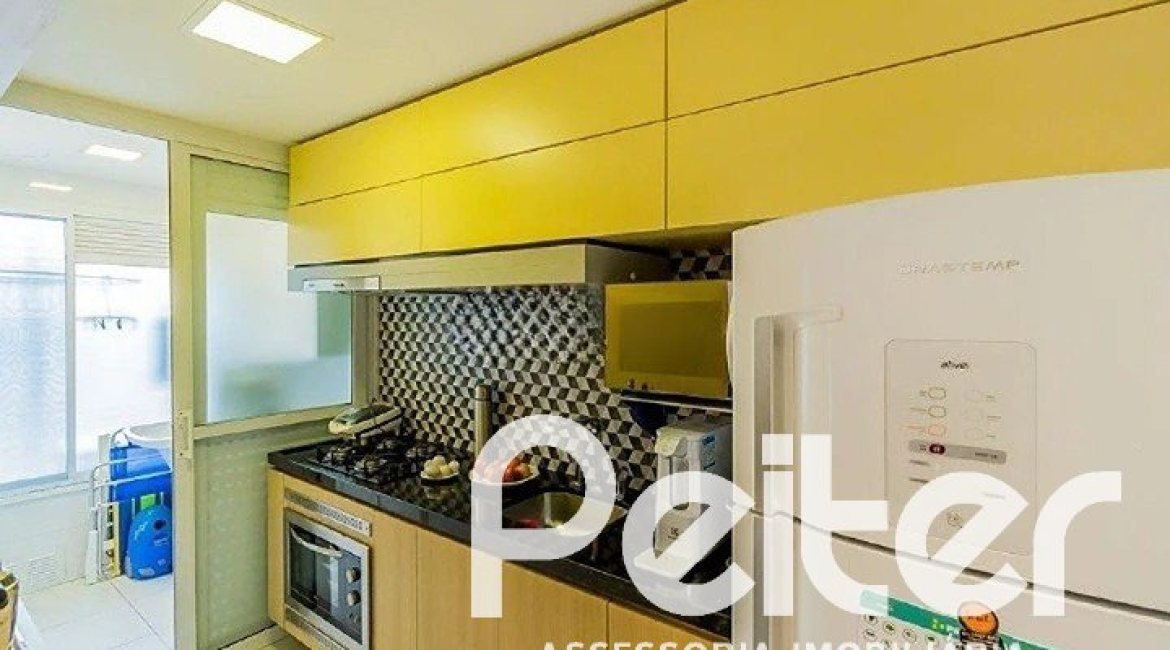 Apartamento à venda com 69m², 2 dormitórios, 1 suíte, 1 vaga, no bairro Tristeza em PORTO ALEGRE