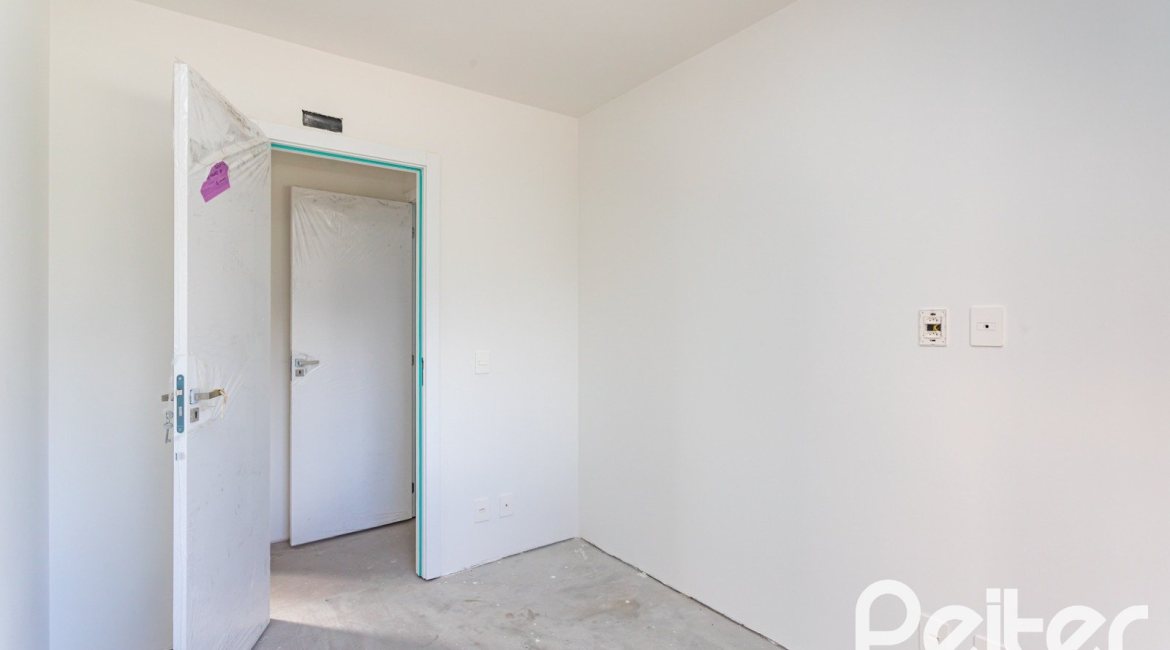 Apartamento à venda com 70m², 2 dormitórios, 1 suíte, 2 vagas, no bairro Tristeza em Porto Alegre