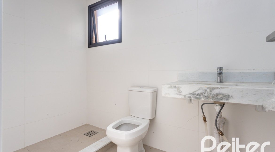 Apartamento à venda com 70m², 2 dormitórios, 1 suíte, 2 vagas, no bairro Tristeza em Porto Alegre