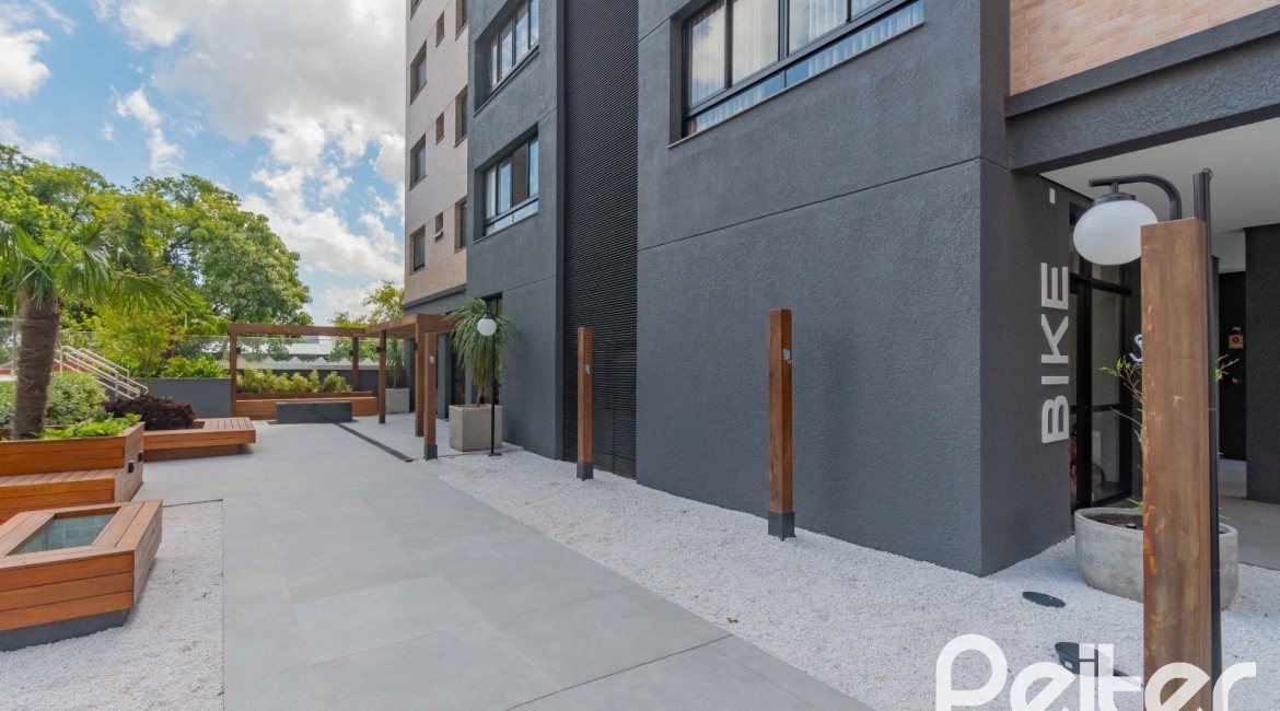 Apartamento à venda com 70m², 2 dormitórios, 1 suíte, 2 vagas, no bairro Tristeza em Porto Alegre