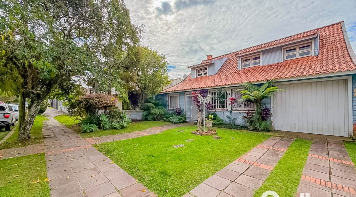 Casa à venda com 280m², 4 dormitórios, 1 suíte, 3 vagas, no bairro Vila Assunção em Porto Alegre