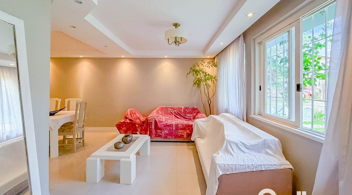 Casa à venda com 280m², 4 dormitórios, 1 suíte, 3 vagas, no bairro Vila Assunção em Porto Alegre