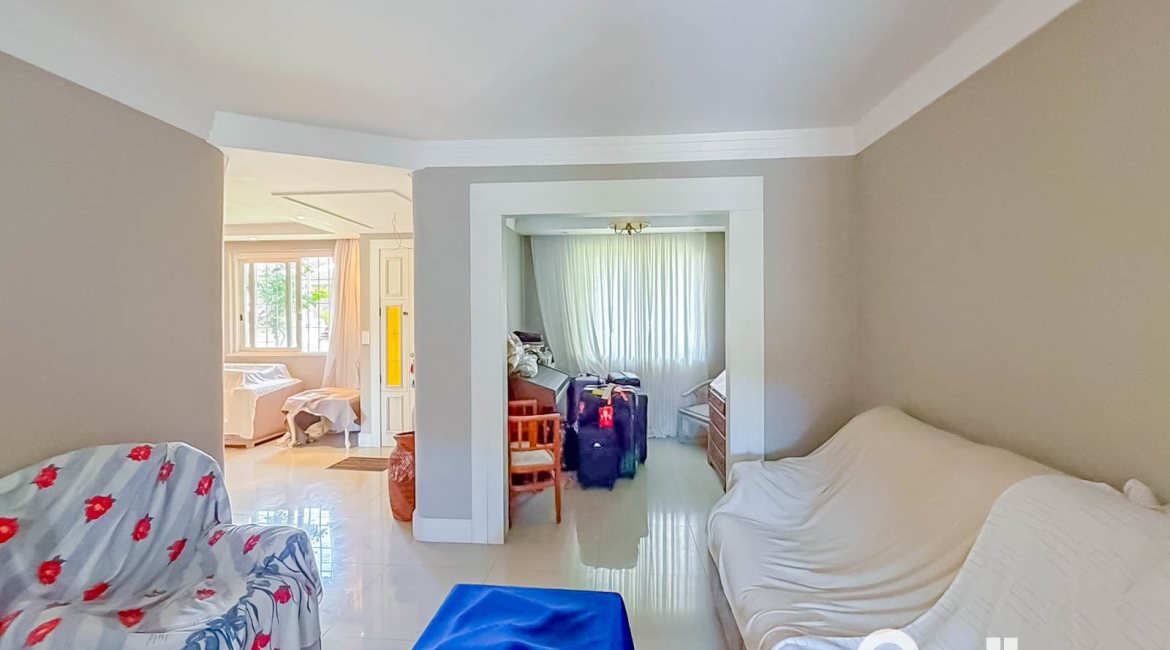 Casa à venda com 280m², 4 dormitórios, 1 suíte, 3 vagas, no bairro Vila Assunção em Porto Alegre