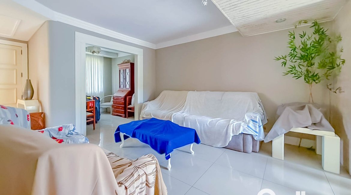 Casa à venda com 280m², 4 dormitórios, 1 suíte, 3 vagas, no bairro Vila Assunção em Porto Alegre