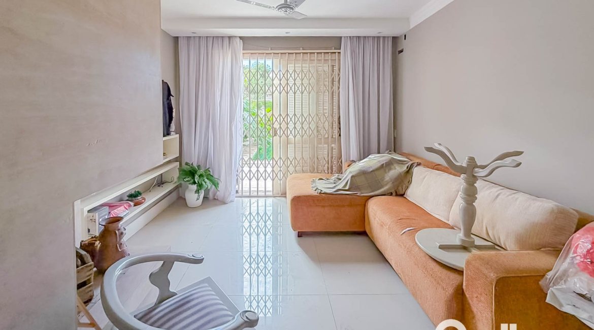 Casa à venda com 280m², 4 dormitórios, 1 suíte, 3 vagas, no bairro Vila Assunção em Porto Alegre