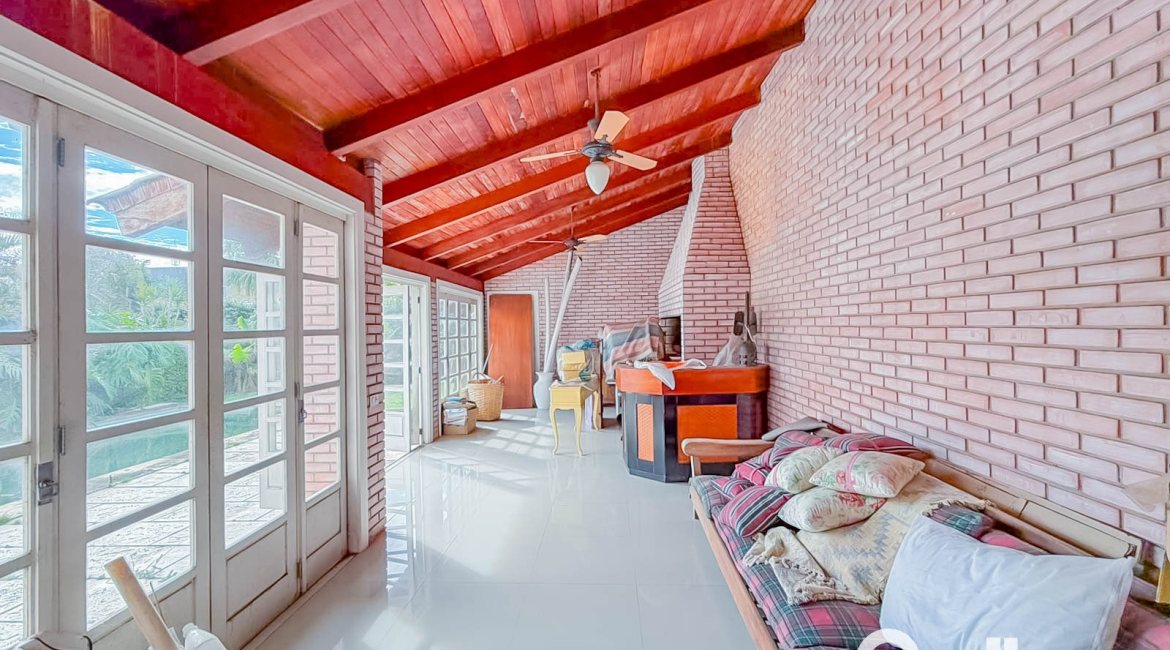Casa à venda com 280m², 4 dormitórios, 1 suíte, 3 vagas, no bairro Vila Assunção em Porto Alegre