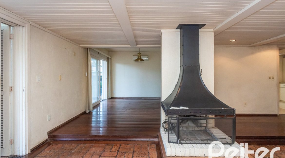 Casa em Condomínio à venda com 363m², 3 dormitórios, 2 suítes, 4 vagas, no bairro Cavalhada em PORTO ALEGRE