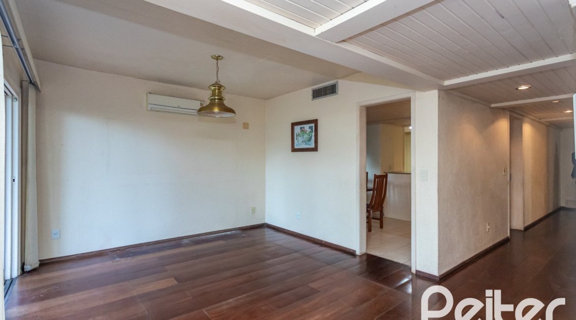 Casa em Condomínio à venda com 363m², 3 dormitórios, 2 suítes, 4 vagas, no bairro Cavalhada em PORTO ALEGRE