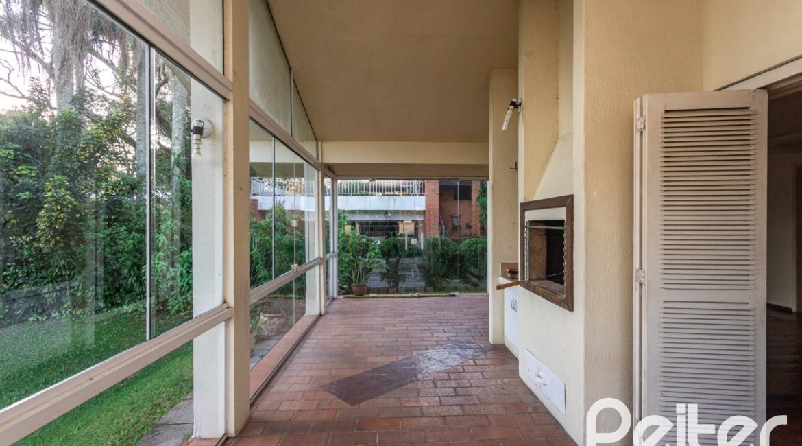 Casa em Condomínio à venda com 363m², 3 dormitórios, 2 suítes, 4 vagas, no bairro Cavalhada em PORTO ALEGRE