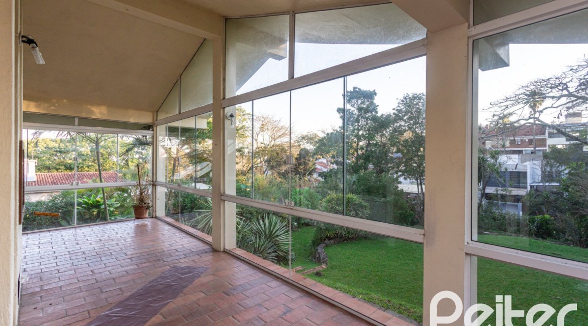 Casa em Condomínio à venda com 363m², 3 dormitórios, 2 suítes, 4 vagas, no bairro Cavalhada em PORTO ALEGRE