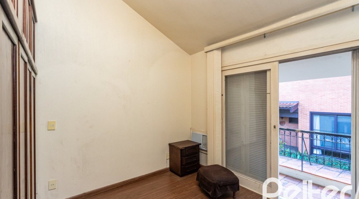 Casa em Condomínio à venda com 363m², 3 dormitórios, 2 suítes, 4 vagas, no bairro Cavalhada em PORTO ALEGRE