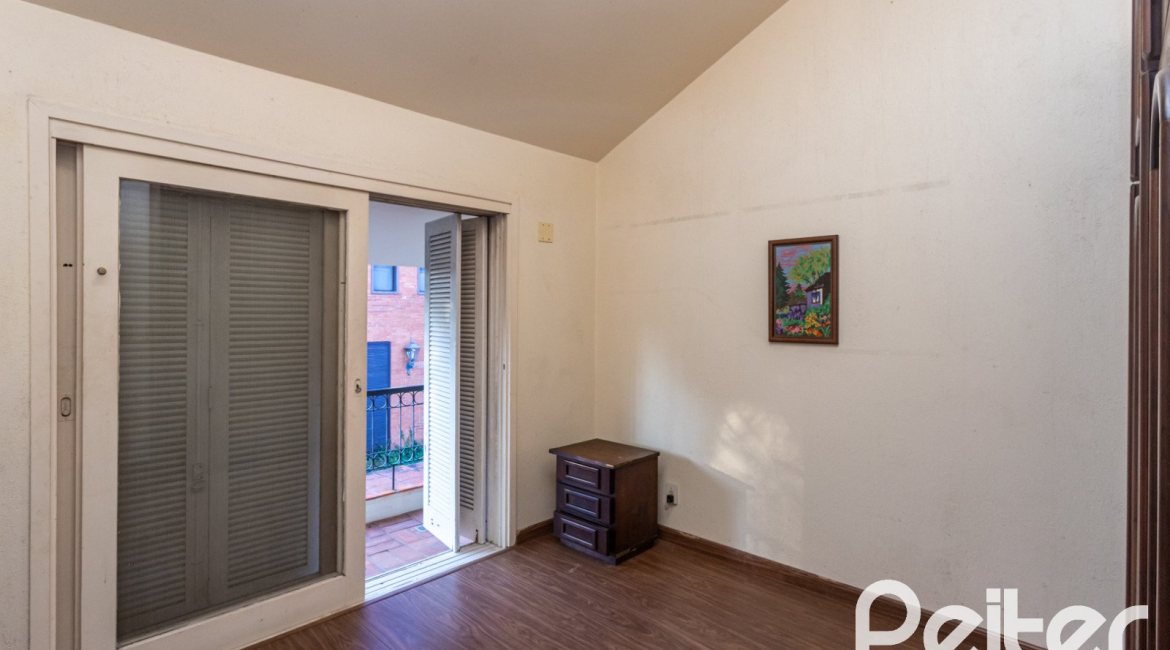 Casa em Condomínio à venda com 363m², 3 dormitórios, 2 suítes, 4 vagas, no bairro Cavalhada em PORTO ALEGRE