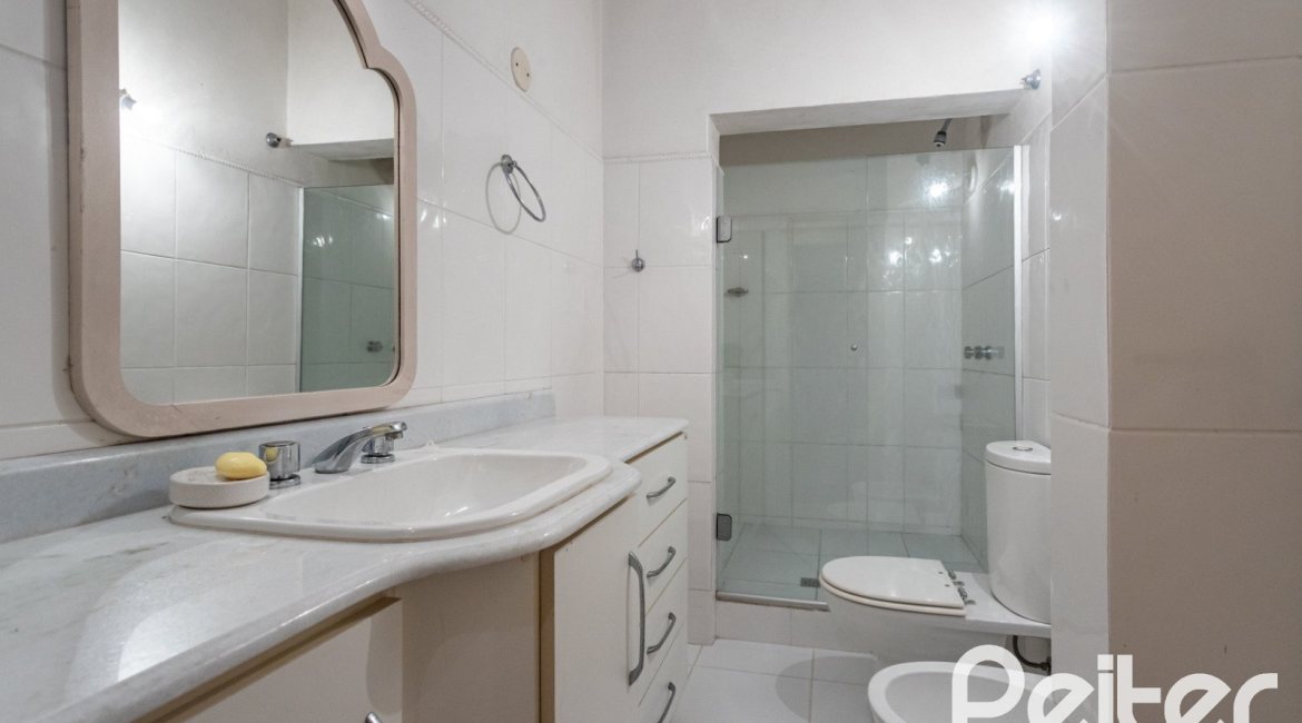 Casa em Condomínio à venda com 363m², 3 dormitórios, 2 suítes, 4 vagas, no bairro Cavalhada em PORTO ALEGRE