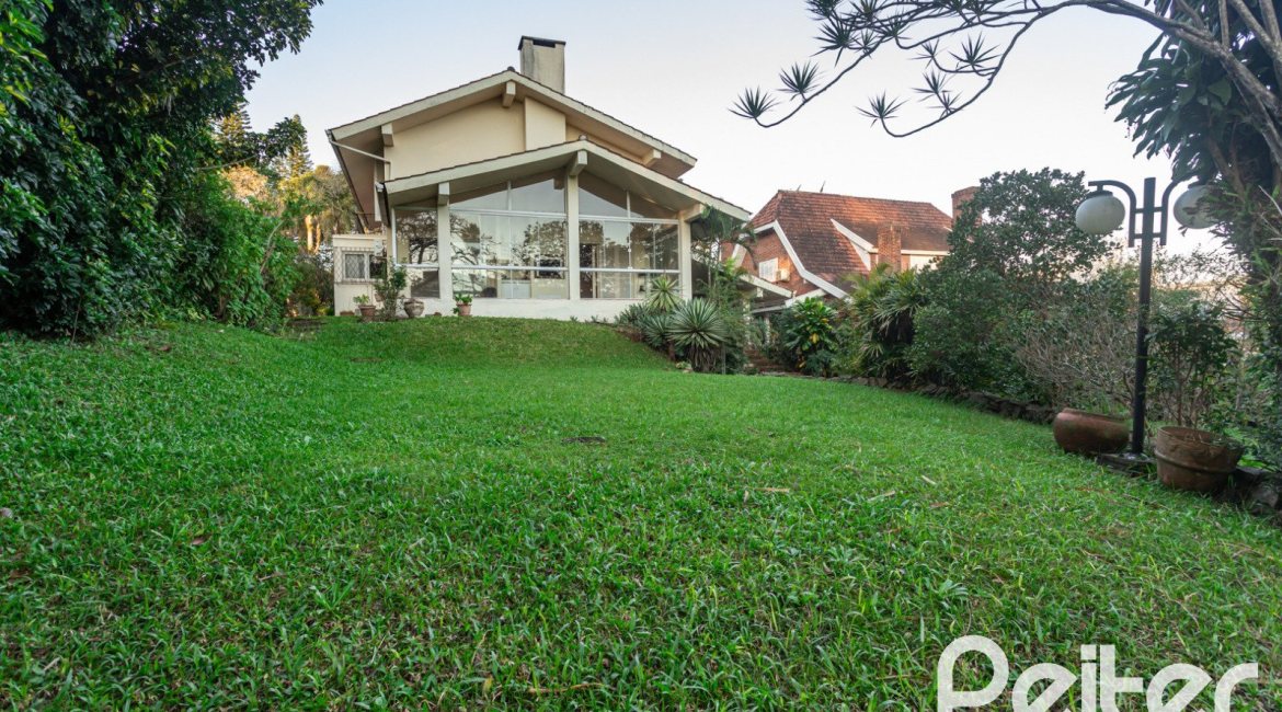 Casa em Condomínio à venda com 363m², 3 dormitórios, 2 suítes, 4 vagas, no bairro Cavalhada em PORTO ALEGRE