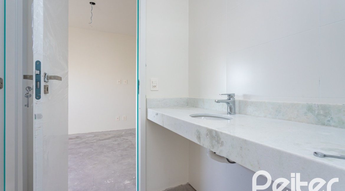 Apartamento à venda com 103m², 3 dormitórios, 3 suítes, 2 vagas, no bairro Tristeza em Porto Alegre